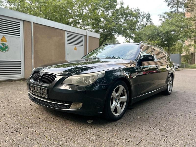 Gebraucht BMW 525 197 PS (144 kW) 2008 Schwarz Kombi