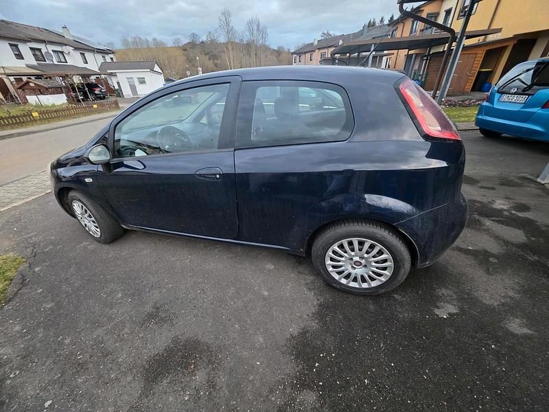 Gebraucht Fiat Punto 70 PS (51 kW) 2014 Blau Kleinwagen