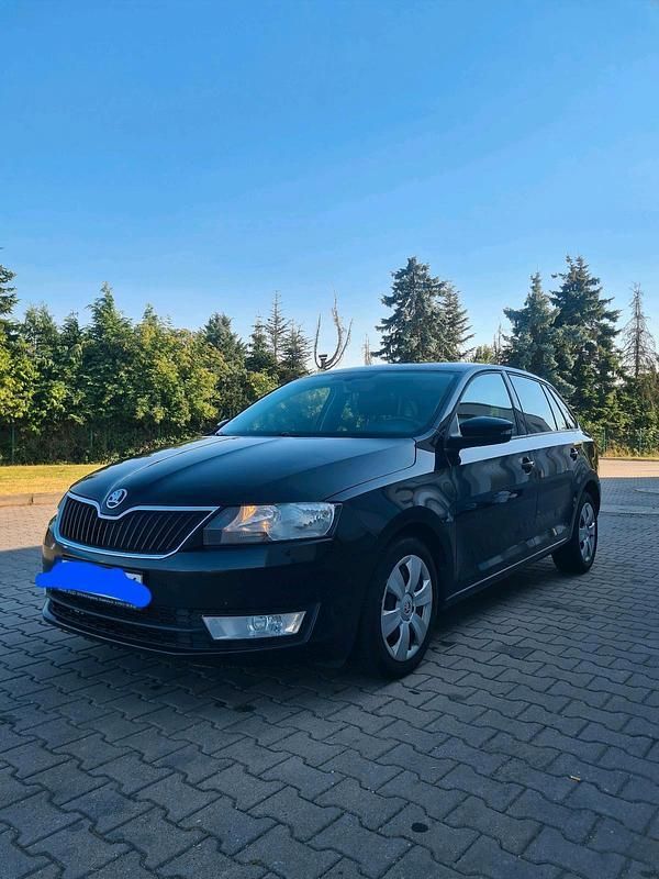 Schwarz Gebraucht 2016 Skoda Rapid Drive Kombi | 5.300 € (Teuer) - Bild 1/4