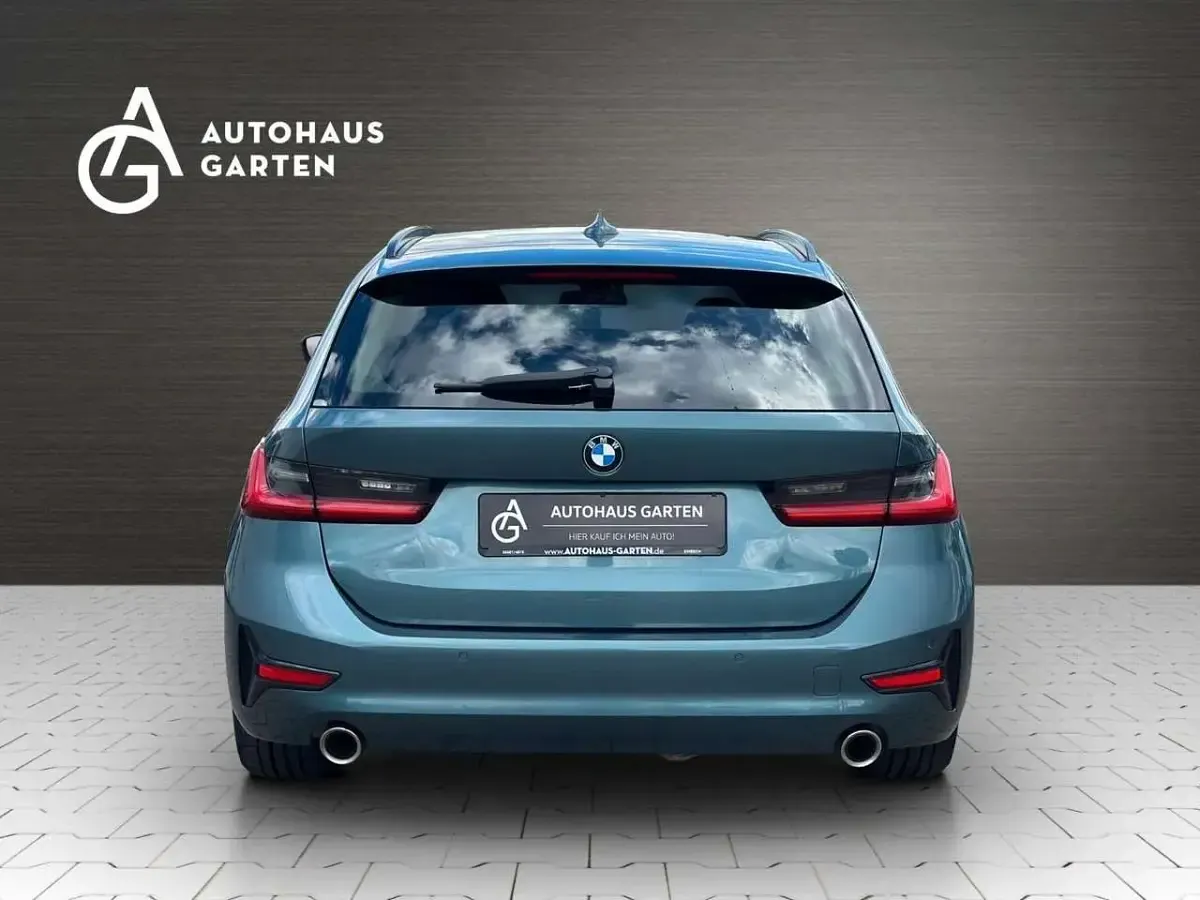 Käytetty BMW 330e Advantage 252 HP (185 kW) 2021 Sininen Sedan