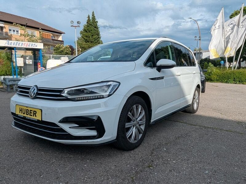 Weiß Gebraucht 2019 VW Touran Highline Van / Kleinbus | 19.900 € (Superpreis) - Bild 1/4