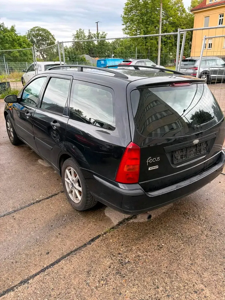 Gebraucht Ford Focus 105 PS (77 kW) 2003 Schwarz Kombi