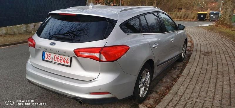 Gebraucht Ford Focus Cool & Connect 120 PS (88 kW) 2020 Silber Kombi