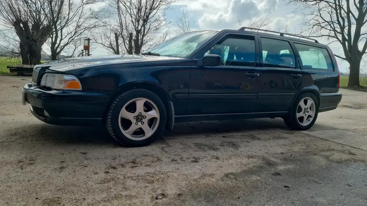 Używany Volvo V70 193 KM (141 kW) 1998 Czarny Kombi