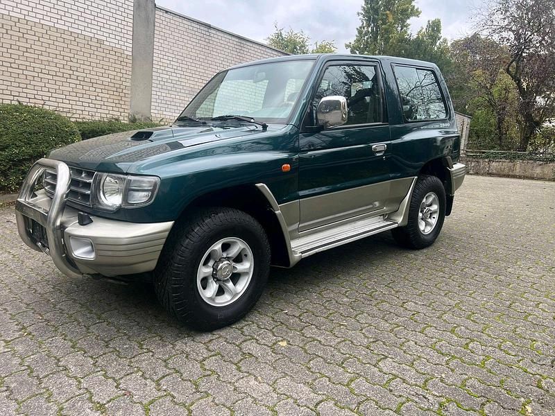 Grün Gebraucht 1997 Mitsubishi Pajero SUV | 7.800 € - Bild 1/4