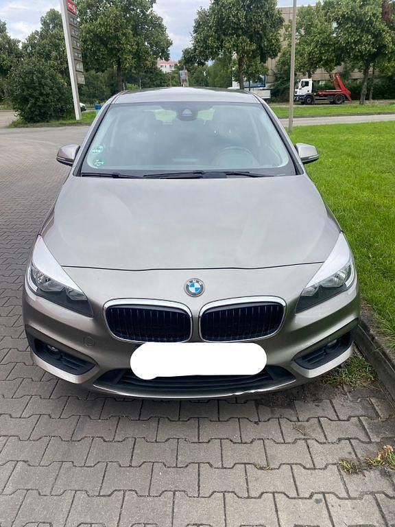 Braun Gebraucht 2015 BMW 218 Active Tourer Van / Kleinbus | 9.600 € (Guter Preis) - Bild 1/4
