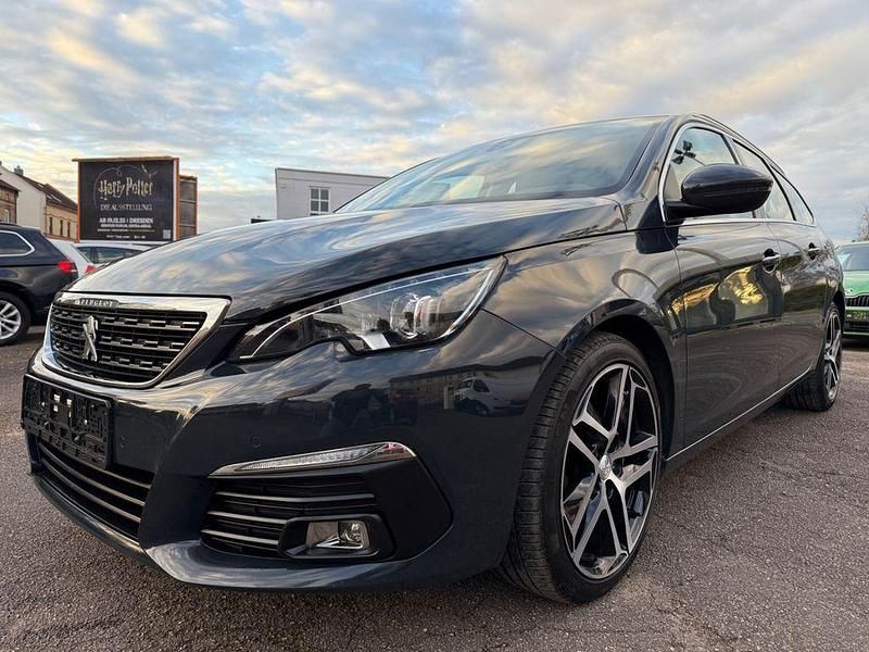 Grau Gebraucht 2019 Peugeot 308 Allure Kombi | 8.999 € (Fairer Preis) - Bild 1/4