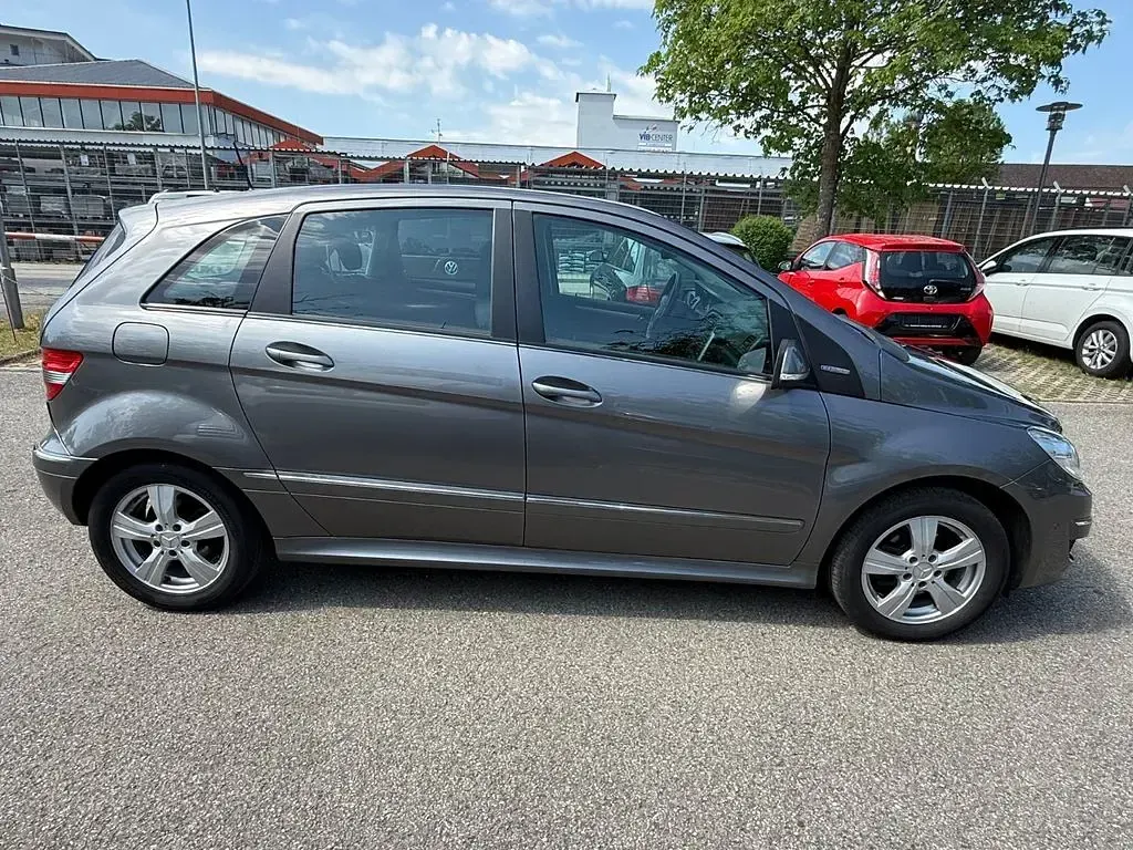 Gebraucht Mercedes B180 116 PS (85 kW) 2011 Grau Kleinwagen