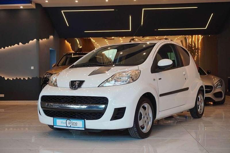 Zu lackieren weiss 068/deckend Gebraucht 2012 Peugeot 107 Sportium Kleinwagen | 3.999 € (Teuer) - Bild 1/4
