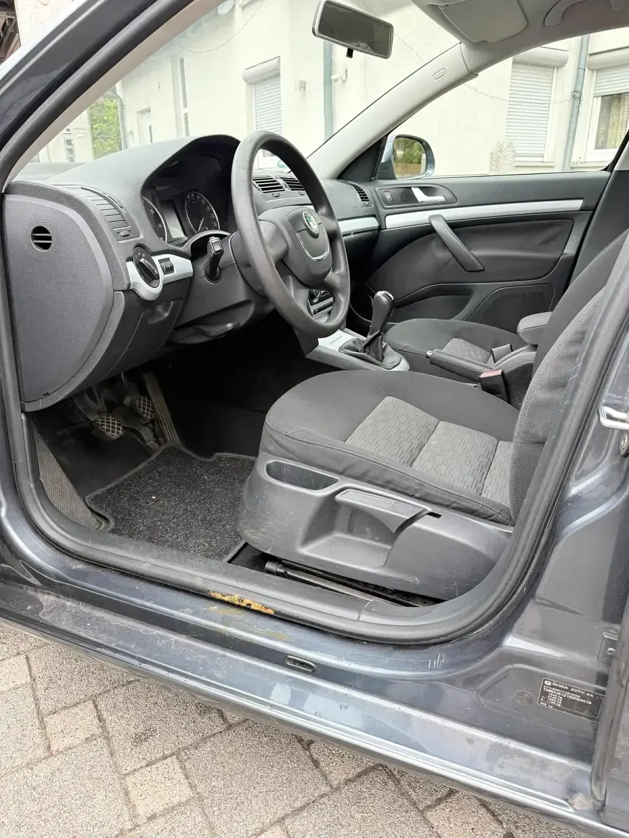 Gebraucht Skoda Octavia 122 PS (89 kW) 2009 Grau Kombi