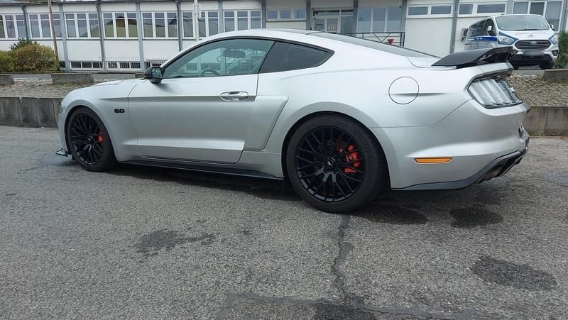 Gebraucht Ford Mustang GT 466 PS (342 kW) 2019 Silber Coupé