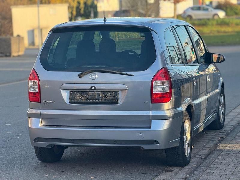 Gebraucht Opel Zafira Basis 125 PS (91 kW) 2004 Grau Van / Kleinbus