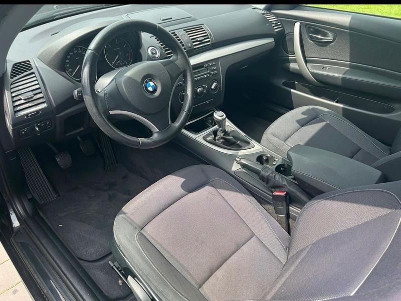Gebraucht BMW 116 116 PS (85 kW) 2010 Schwarz Kleinwagen