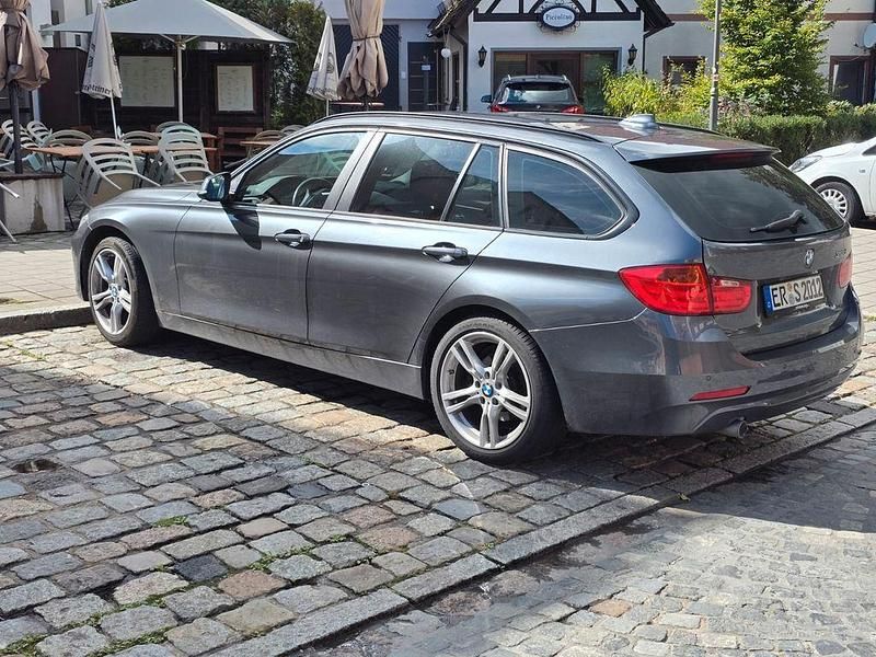 Gebraucht BMW 318 143 PS (105 kW) 2015 Grau Kombi