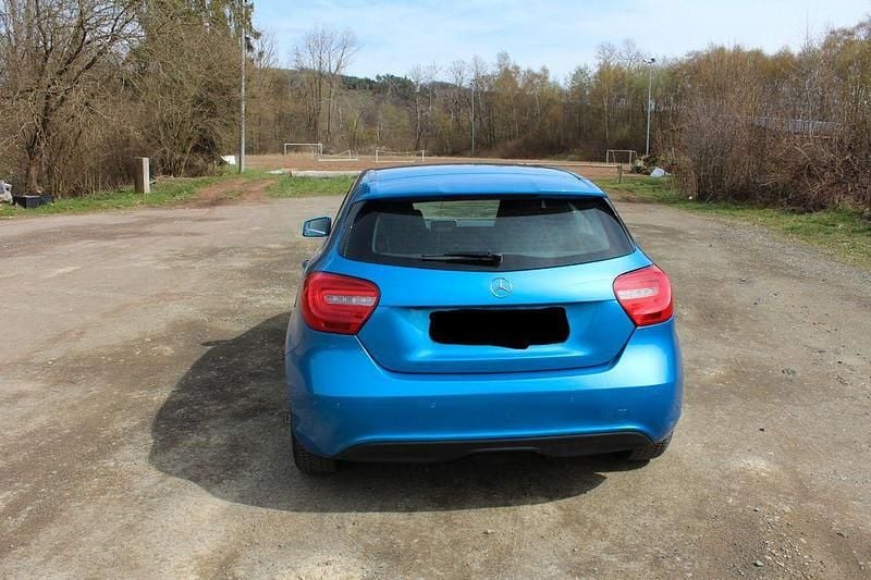 Gebraucht Mercedes A200 156 PS (114 kW) 2013 Blau Limousine