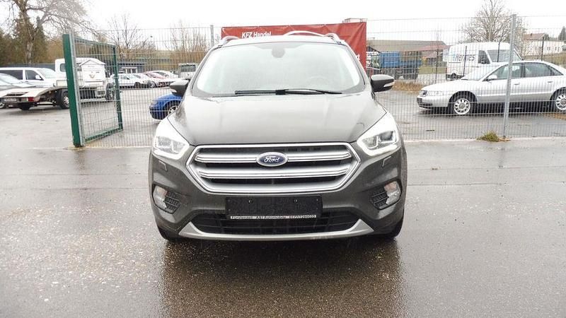 Gebraucht Ford Kuga Titanium 179 PS (131 kW) 2018 Grau SUV