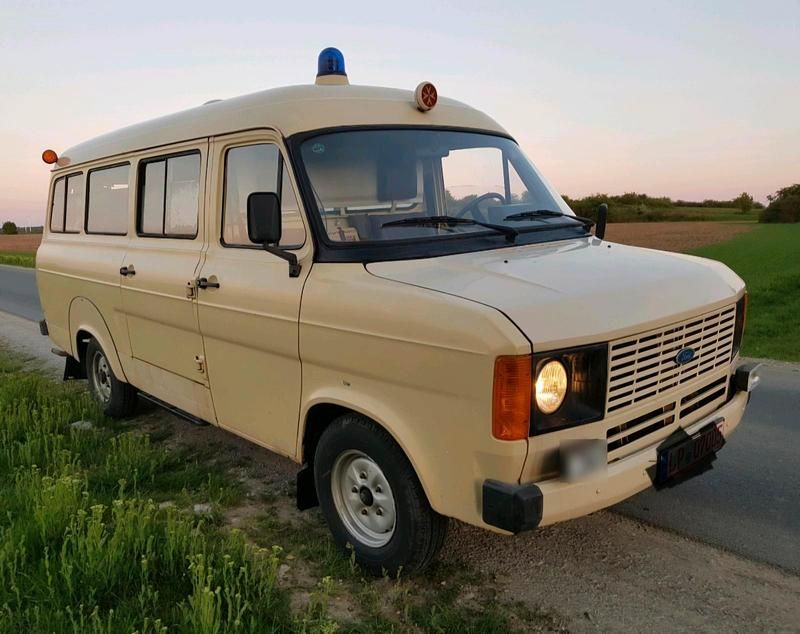 Second-hand Ford Transit 85 CP (62 kW) 1979 Bej Monovolum