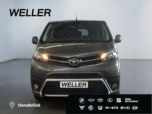 Gebraucht Toyota Proace Verso Comfort 144 PS (105 kW) 2023 Grau Kombi
