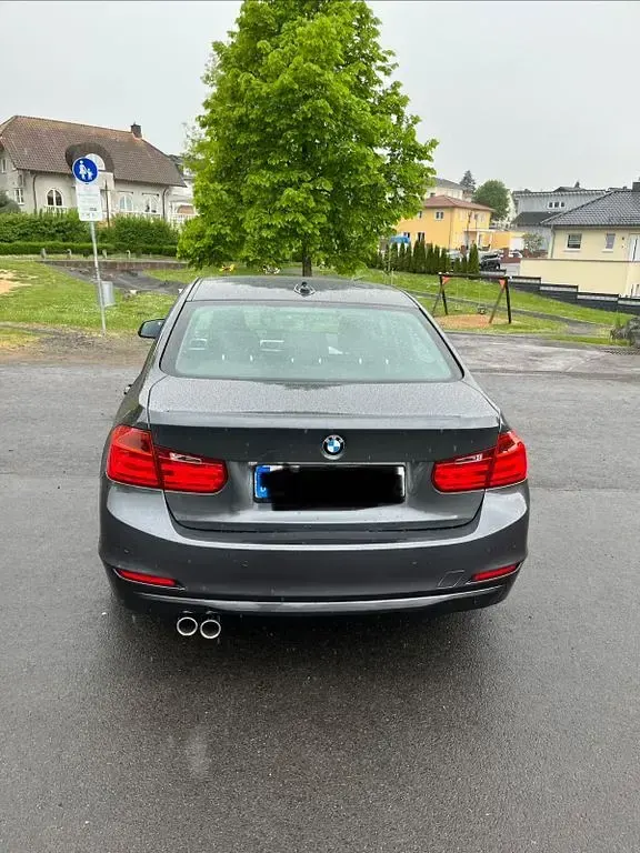 Gebraucht BMW 330 258 PS (189 kW) 2015 Grau Limousine