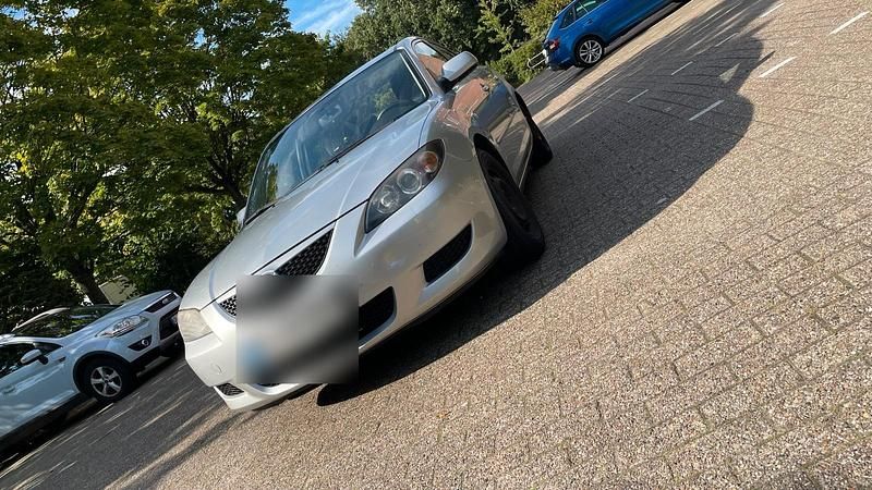 Silber Gebraucht 2004 Mazda 3 Limousine | 1.400 € (Fairer Preis) - Bild 1/4