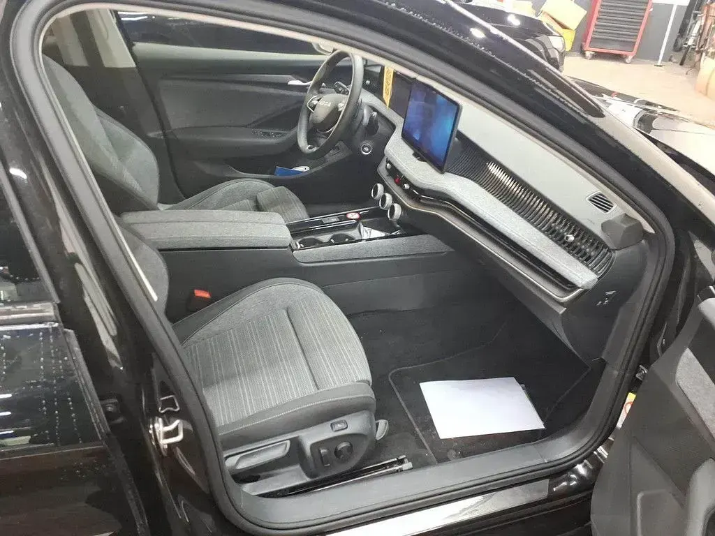 Gebraucht Skoda Superb Selection 150 PS (110 kW) 2025 Ebonyschwarz Kombi