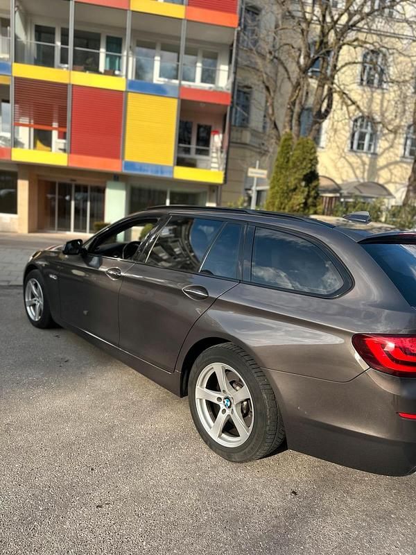 Gebraucht BMW 525 218 PS (160 kW) 2012 Braun Kombi
