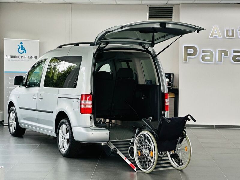 Silber Gebraucht 2013 VW Caddy Comfortline Van / Kleinbus | 26.950 € - Bild 1/4