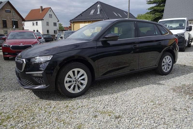 Schwarzmagic perleffekt Neu 2025 Skoda Scala Selection Kleinwagen | 24.800 € (Fairer Preis) - Bild 1/4