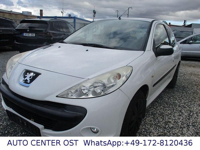 Weiß Gebraucht 2009 Peugeot 206+ Basis Kleinwagen | 1.750 € (Fairer Preis) - Bild 1/4