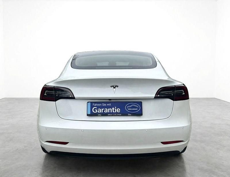 Gebraucht Tesla Model 3 Standard Range 239 kW (325 PS) 2021 Weiß Limousine