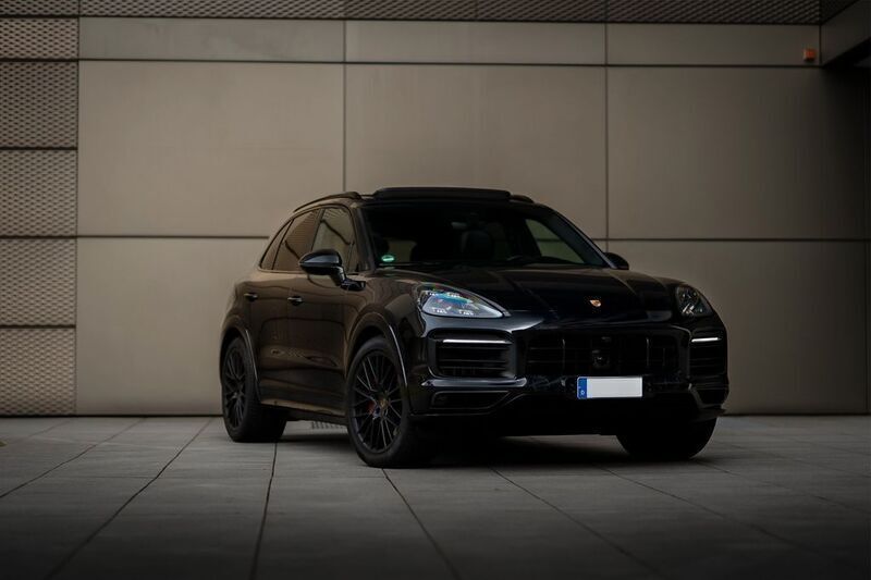 Schwarz Gebraucht 2020 Porsche Cayenne SUV | 89.900 € (Fairer Preis) - Bild 1/4