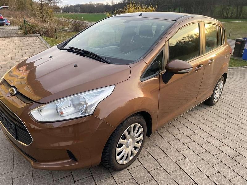 Gebraucht Ford B-MAX Trend 101 PS (74 kW) 2013 Canyonbraun (metallic) Van / Kleinbus