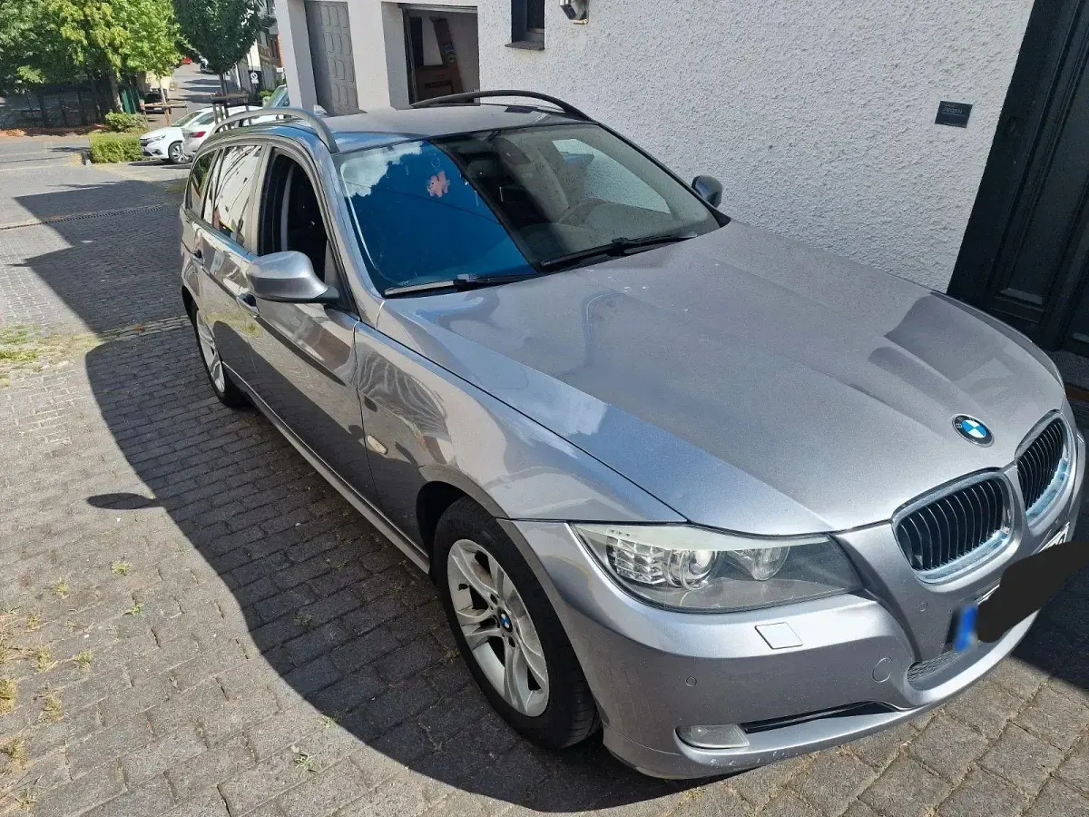 Gebraucht BMW 320 177 PS (130 kW) 2009 Grau Kombi