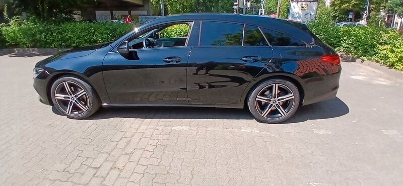 Schwarz Gebraucht 2019 Mercedes CLA180 Shooting Brake Night Kombi | 21.500 € (Fairer Preis) - Bild 1/4