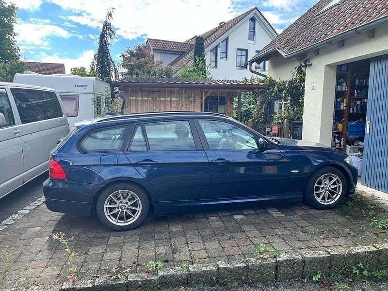 Gebraucht BMW 318 143 PS (105 kW) 2012 Blau Kombi