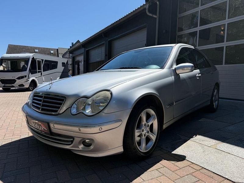 Silber Gebraucht 2006 Mercedes C220 Limousine | 2.900 € (Fairer Preis) - Bild 1/4