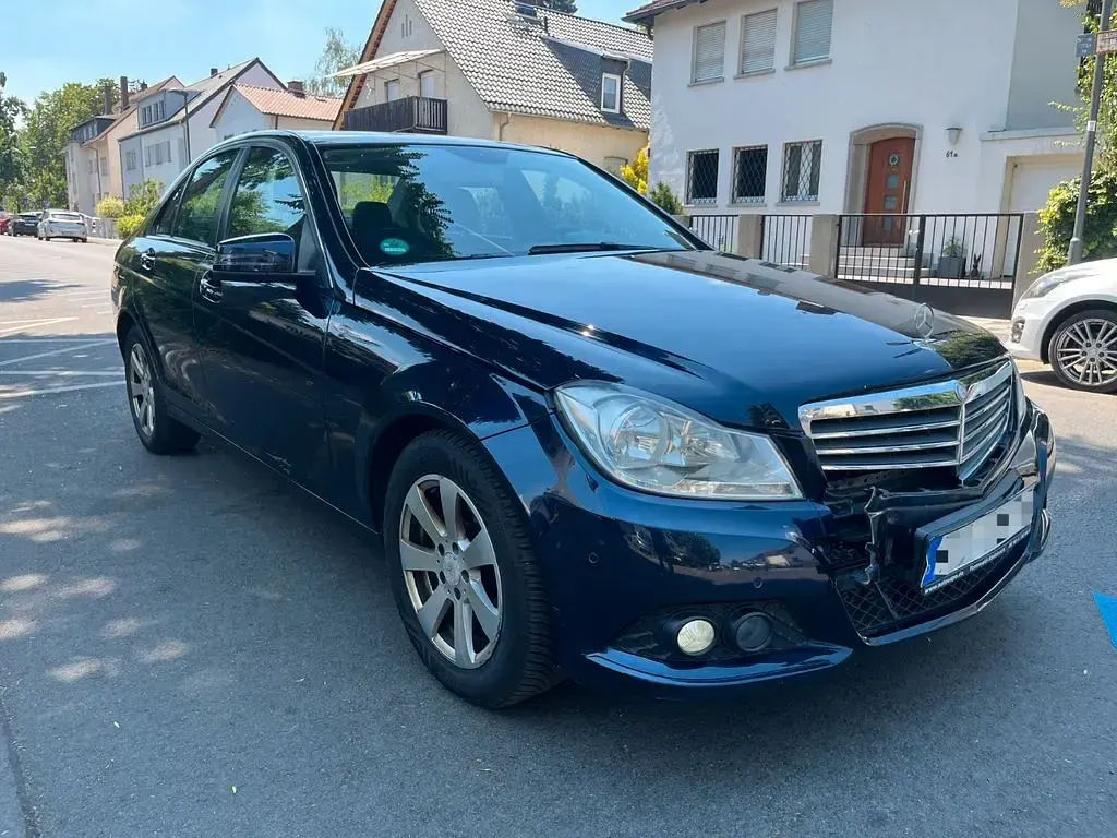 Gebraucht Mercedes C180 156 PS (114 kW) 2012 Blau Limousine