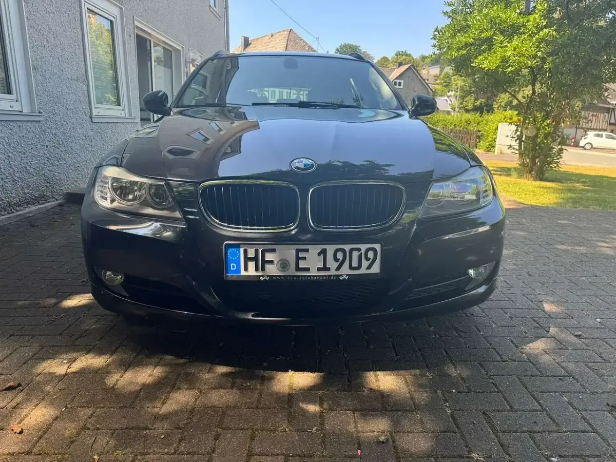 Gebraucht BMW 320 Lifestyle 184 PS (135 kW) 2012 Schwarz Kombi