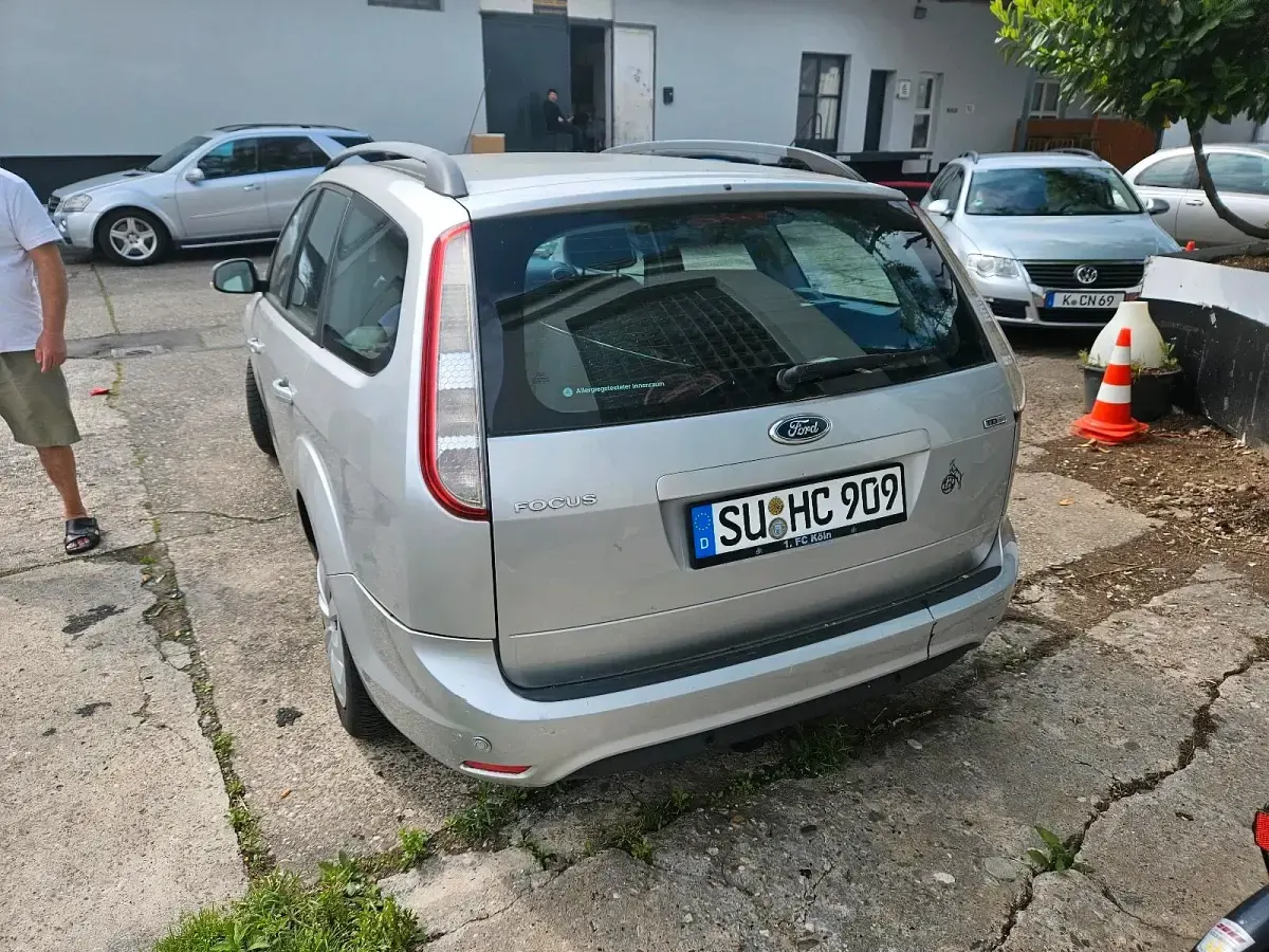 Gebraucht Ford Focus 2010 Silber Limousine