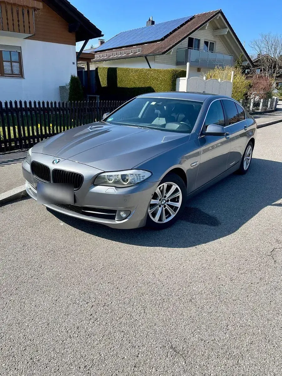 Gebraucht BMW 520 184 PS (135 kW) 2012 Silber Limousine