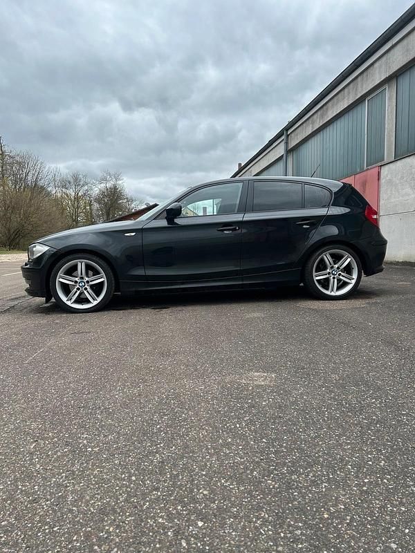 Gebraucht BMW 120 177 PS (130 kW) 2009 Schwarz Kleinwagen