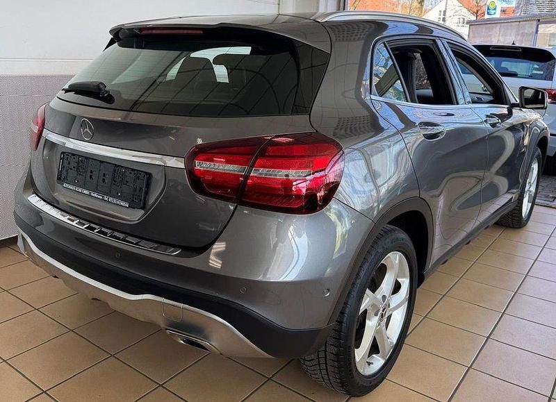Gebraucht Mercedes GLA220 170 PS (125 kW) 2019 Mountaingrau SUV