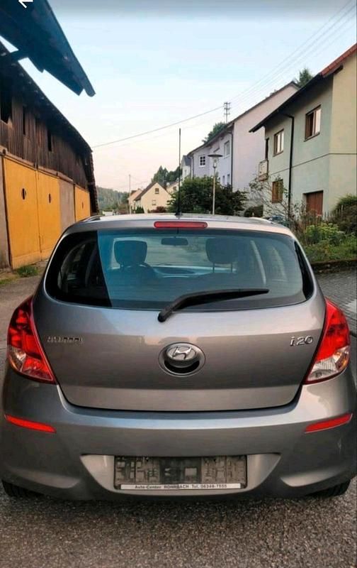 Gebraucht Hyundai i20 86 PS (63 kW) 2012 Grau Kleinwagen
