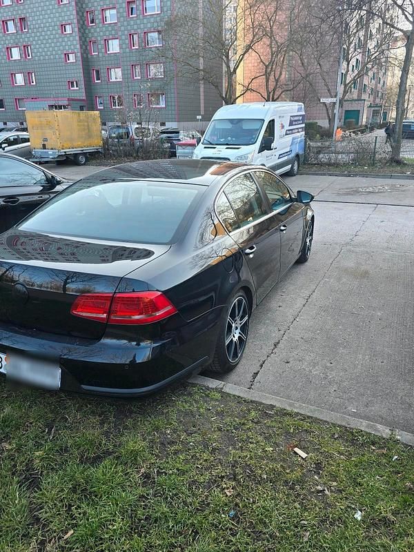 Schwarz Gebraucht 2011 VW Passat Limousine | 4.950 € (Superpreis) - Bild 1/4