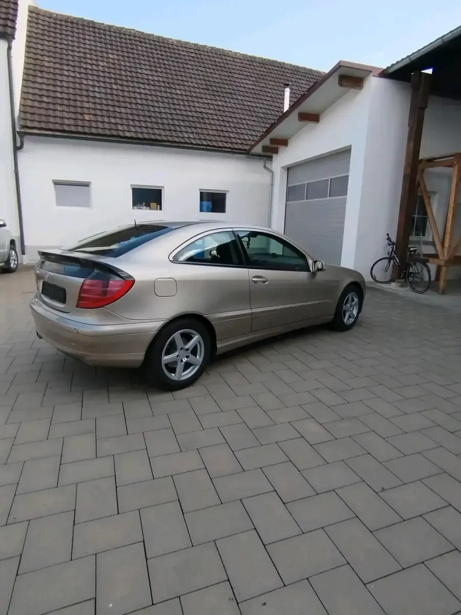 Gebraucht Mercedes C200 163 PS (119 kW) 2003 Gold Coupé