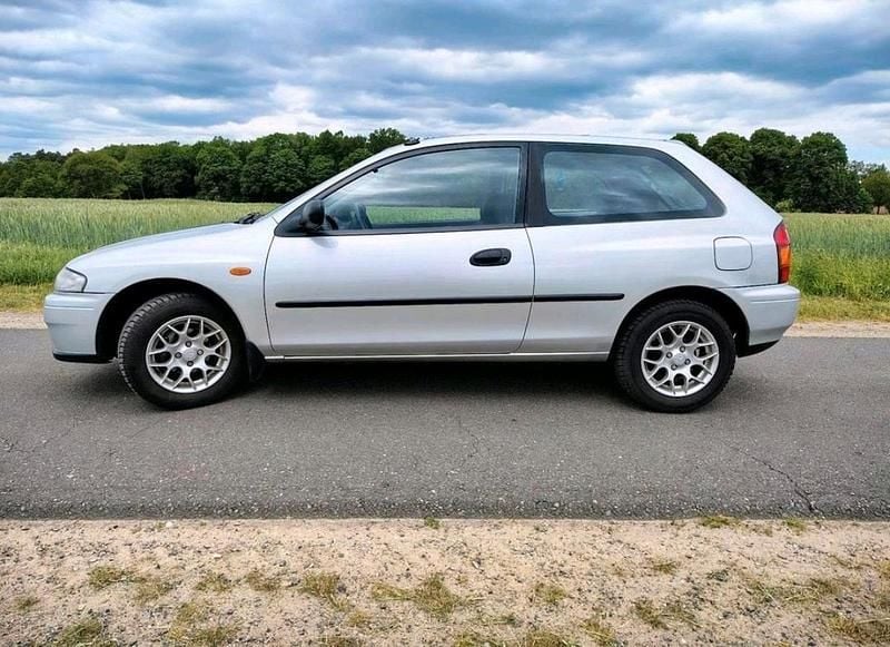 Gebraucht Mazda 323 73 PS (53 kW) 1998 Grau Kleinwagen