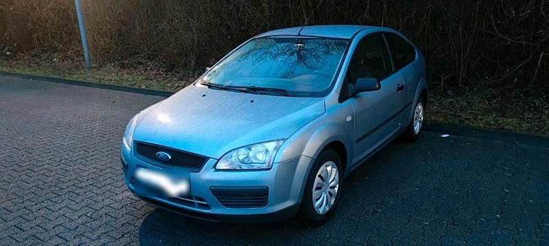Second-hand Ford Focus 101 CP (74 kW) 2005 Albastru Berlinǎ