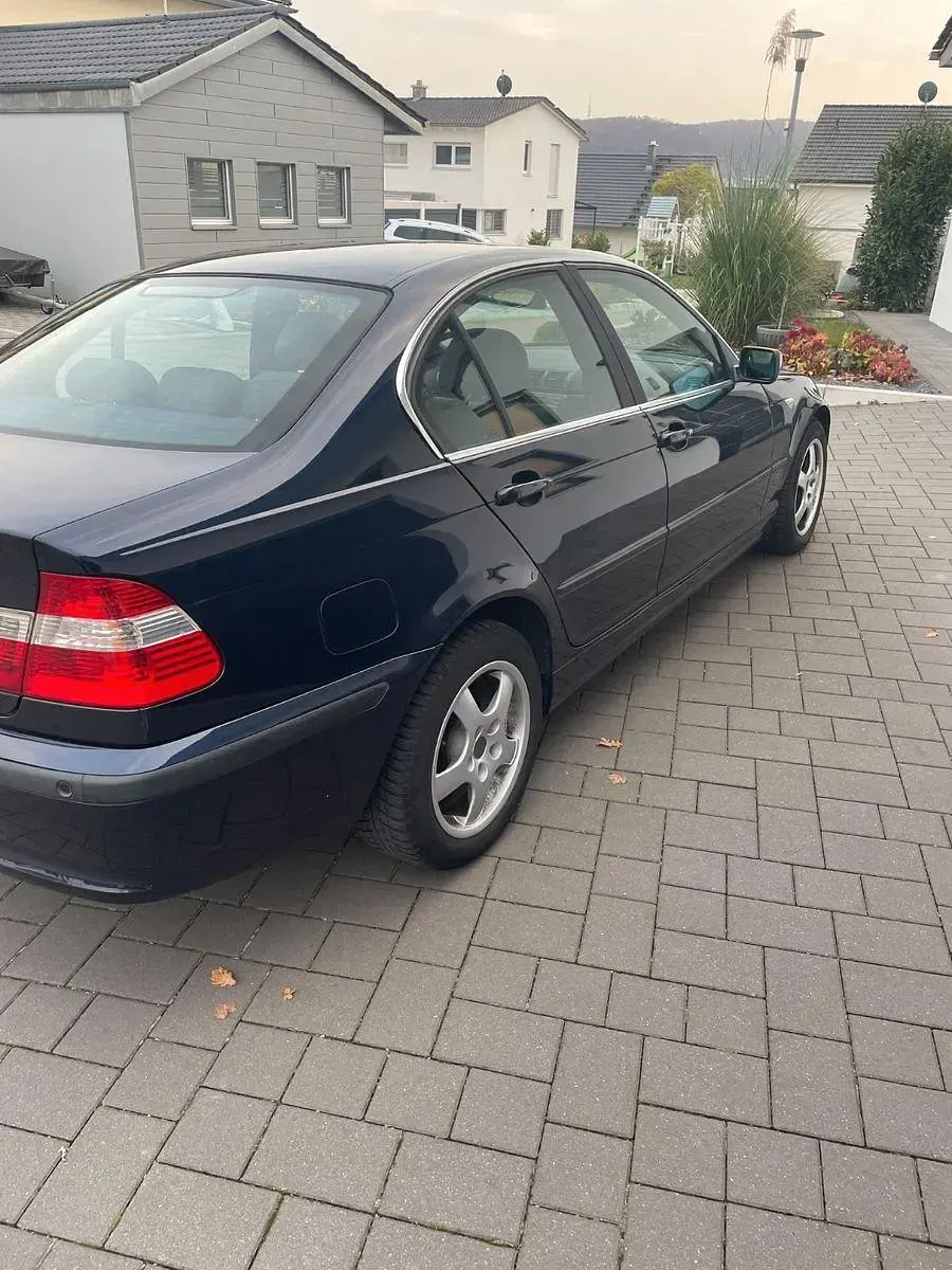 Używany BMW 318 143 KM (105 kW) 2004 Niebieski Sedan/Limuzyna