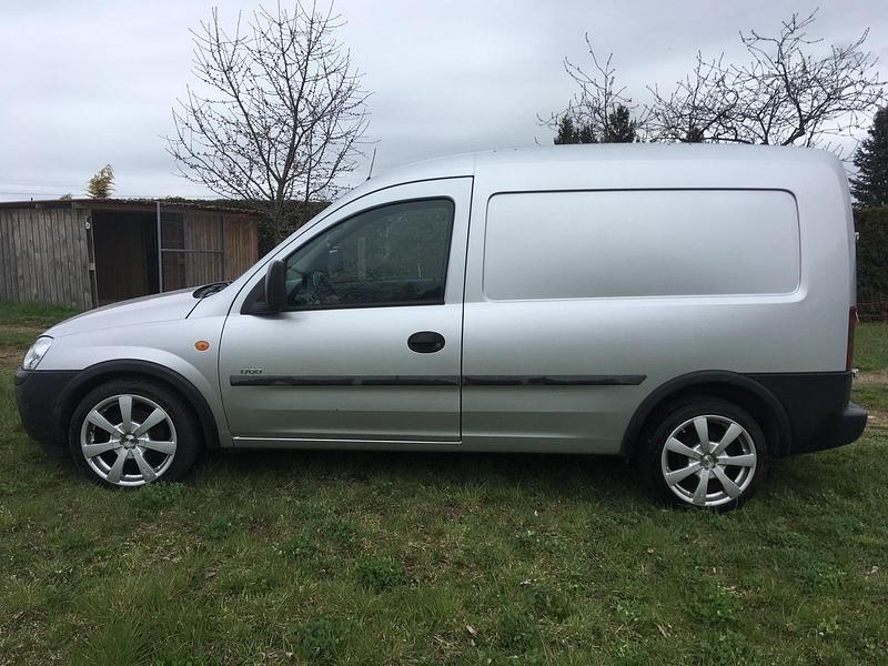 Gebraucht Opel Combo 75 PS (55 kW) 2002 Silber Van / Kleinbus
