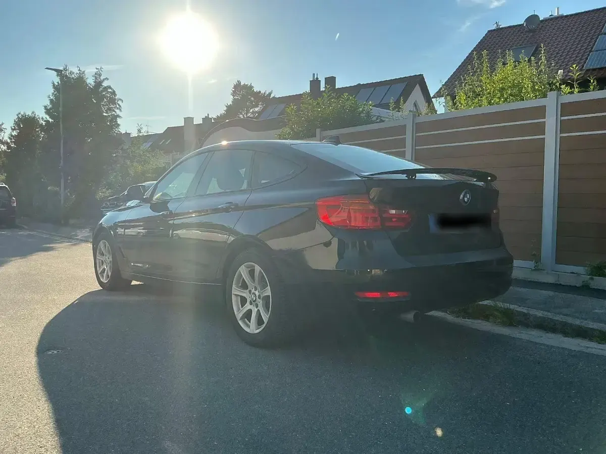 Gebraucht BMW 320 Sport Line 184 PS (135 kW) 2013 Schwarz Limousine